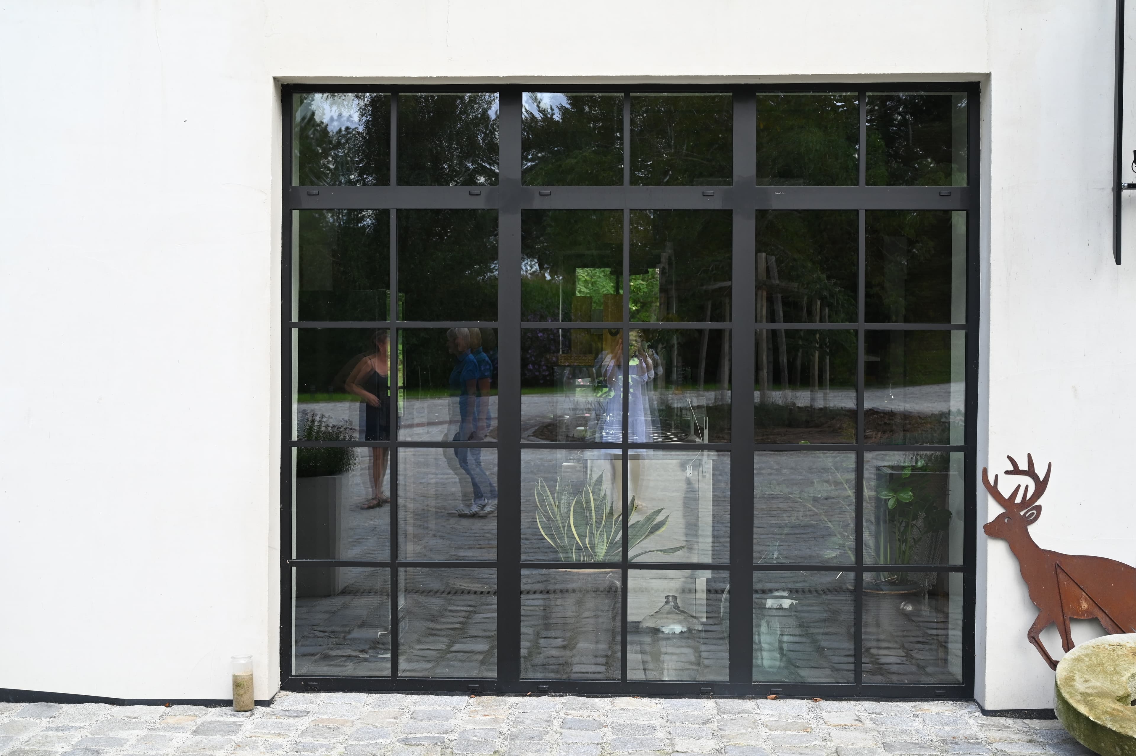 Stolarka o wyrazistym rytmie